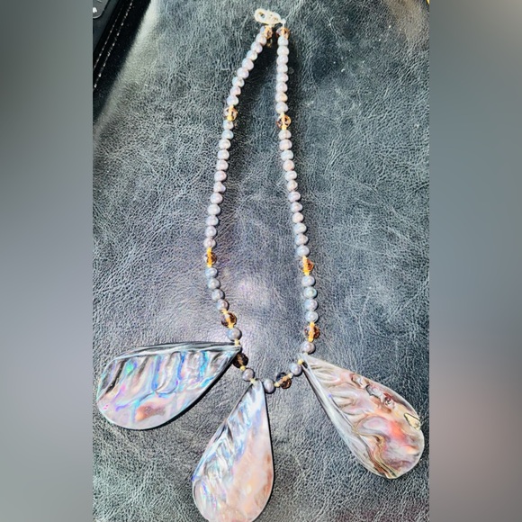 Elegant Iridescent pearl Shell Necklace w/Smokey topaz & gold beads .925 claps - Picture 3 of 9